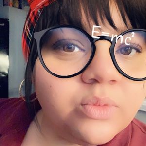 Meet your Posher, Aycha